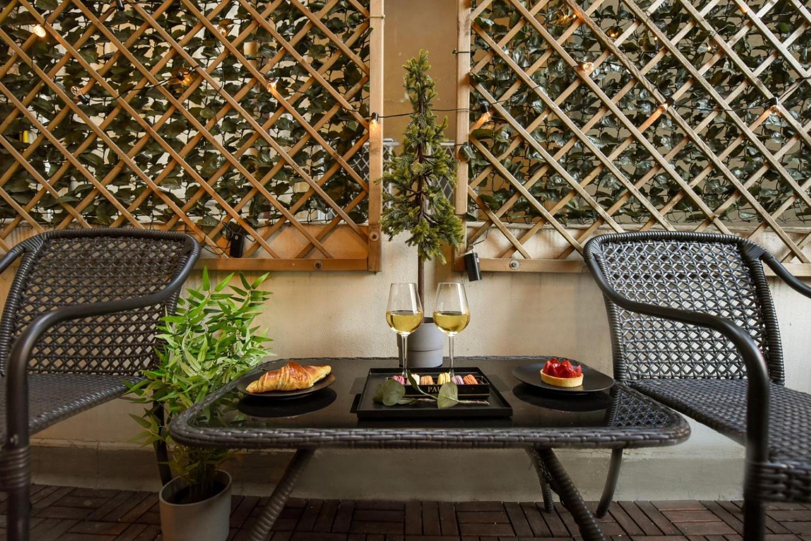 Chic Near Universitate Square - Your Ideal In Bucharest